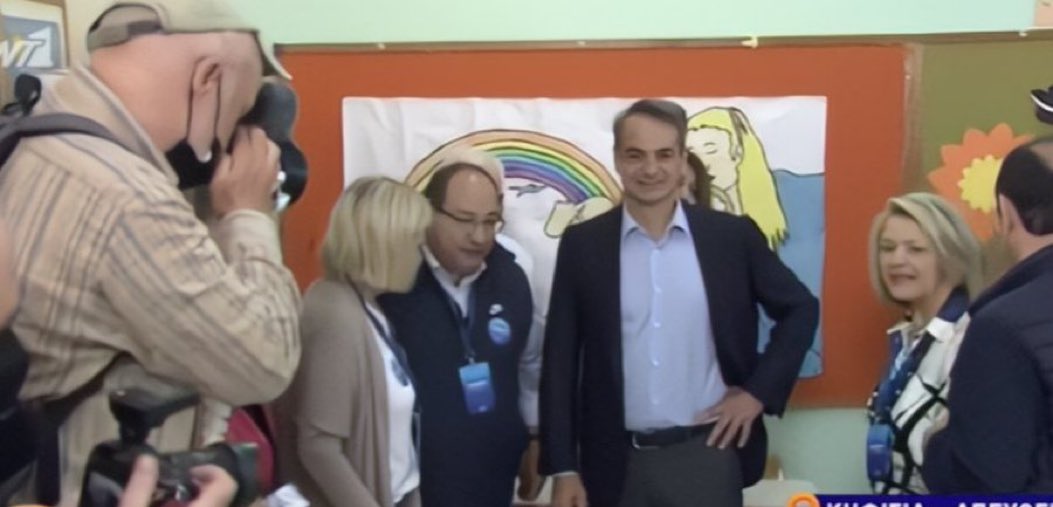 Αληθεύει ότι ο γόνος πήγε να ψηφίσει με το wallet του Πιερρακάκη αλλά τελικά χρειάστηκε να δείξει και την ταυτότητα; 🤡
Τσίρκο αχαχαχαχα