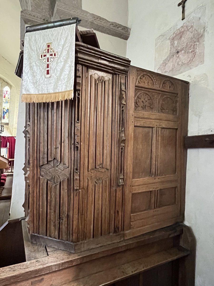 Barb_Drummond's tweet photo. #Onibury #SundaySermons #ArtsAndCrafts #Linenfold https://t.co/UnSDqgnlIW