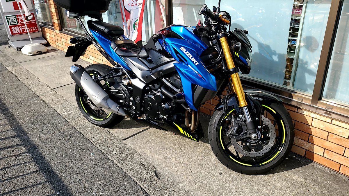 denjiha119's tweet photo. お疲れ様です😆🎵🎵
今日わマスツーです😆🎵🎵
#Amuse高槻バイクショップ
#GSAX でツーリング👍️
京北方面から福井へ https://t.co/8YdQJtKBDP