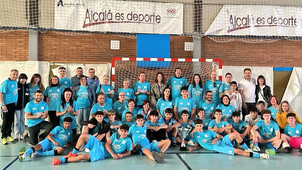 AcademiaInterFS's tweet photo. LA ACADEMIA |
‼️VAMOOOOOOS‼️

🔝 El Cadete C @AcademiaInterFS Ⓜ️ de Raúl Sánchez se proclama 🏆CAMPEÓN DE LIGA🏆 en el Grupo B tras firmar una brillante Temporada.

🎉 ENHORABUENA FAMILIA 🎉

#InteristaSoy #MovistarInterFS #Formación #AlcalaDeHenares #FutbolSala https://t.co/mJEE2bwOZ3