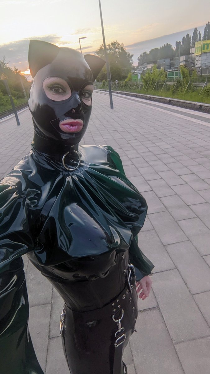 On my way to the German Fetish Ball. #latex #publiclatex #latexkitty #rubberdoll