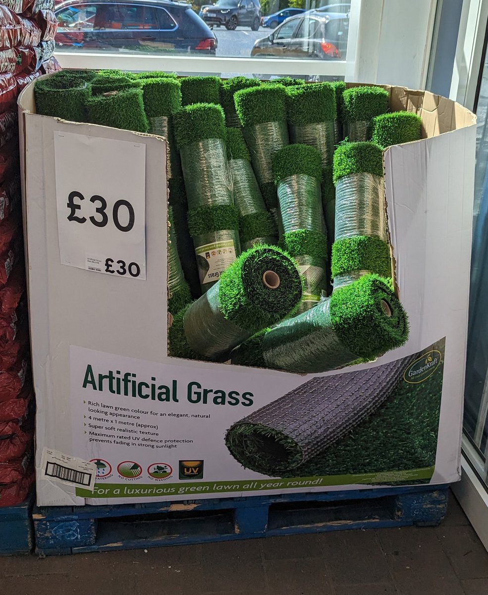 Really @Tesco are you so desperate to make money that you have to sell this environmental disastrous junk! @Shitlawns @PlasticsRebel @IoloWilliams2 @UlsterWildlife @georgecmcgavin @WhichUK