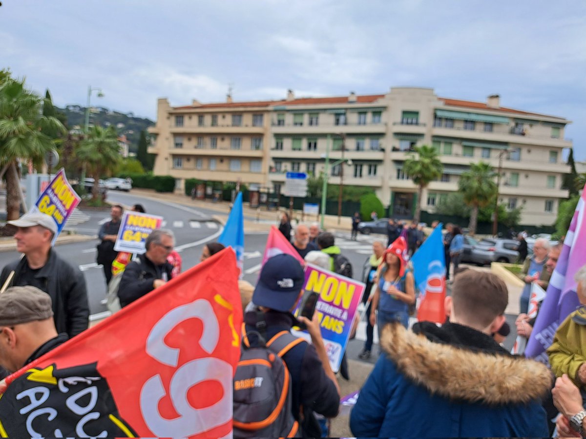 À #cannes pour #lacgtfaitsonfestival. #vidauficoeurduvar #CensurePopulaire #6èmeRépublique #ConvergenceDesLuttes #nupes #LFI