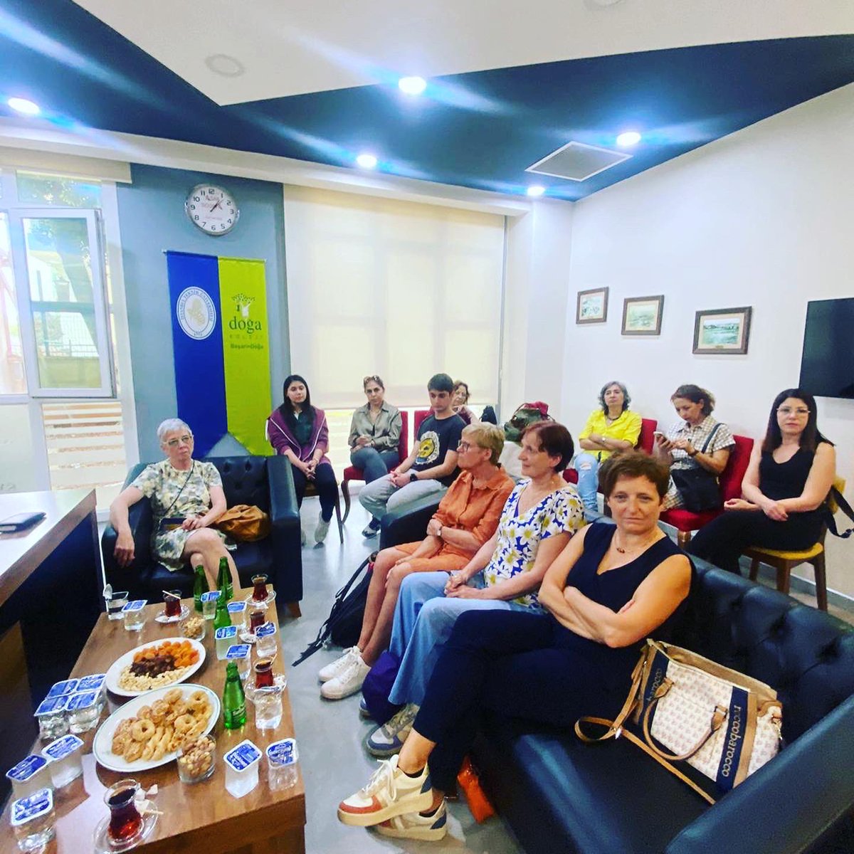 AFSTurkiye's tweet image. ✨AFS, öğrencilerin yanı sıra ebeveynleri de kültürlerarası bir yolculuğa çıkarıyor.

🇧🇪➡️🇹🇷Belçikalı AFS gönüllüleri EVA programıyla Adana’daki gönüllülerimize konuk olarak yepyeni bir kültürü tanıdılar.

#afsprograms #afseffect