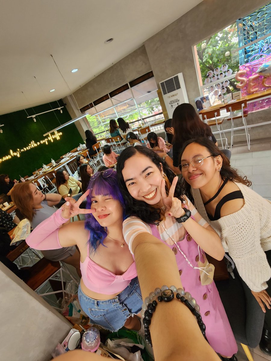 RaeAbigael's tweet photo. FUUUUUN CSE!! 💕💙  #To8etherwithSEVENTEEN

Thank you sa pag-organize and sa pag-ampon saken hehe @shrDaegu @rawrkmgy @yelbtsvt 🙌💯 Nice meeting you all @prodbysvt @rawrkmgy @claraBTSvt 🤗 https://t.co/CKbNopiKLI