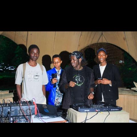 EmojingA's tweet photo. Dope duo Mc Emojing alongside Dj Pulse
#Bebabeba https://t.co/AULjzfGdqq
