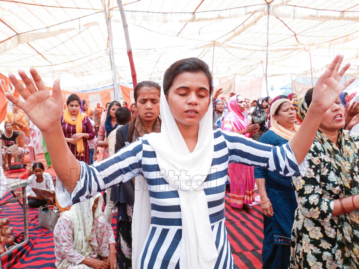 pastorkanchan's tweet photo. One of the greatest demonstrations of God’s power is the resurrection of Jesus Christ. The Bible promises that those who put their faith in Jesus will also be raised from the dead (Philippians 3:20-21)
#KMM #LiveMeeting #PastorAshishMittal #Sunday #Changera #Worship https://t.co/ICsLHRlLjL