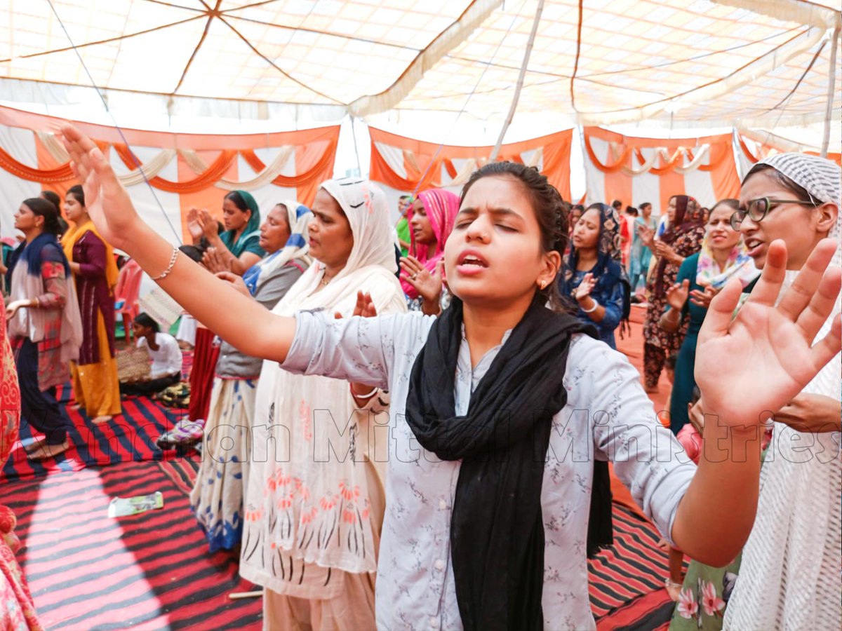 pastorkanchan's tweet photo. One of the greatest demonstrations of God’s power is the resurrection of Jesus Christ. The Bible promises that those who put their faith in Jesus will also be raised from the dead (Philippians 3:20-21)
#KMM #LiveMeeting #PastorAshishMittal #Sunday #Changera #Worship https://t.co/ICsLHRlLjL