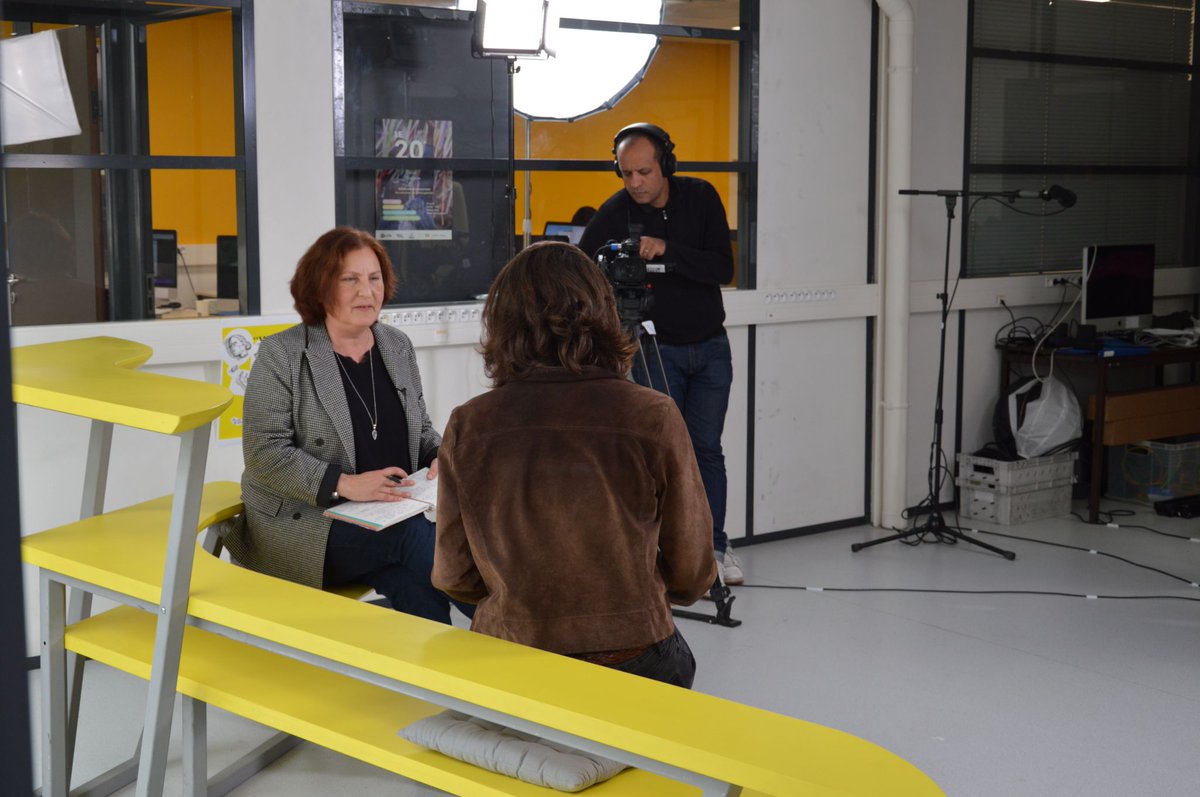 emi_formations's tweet photo. Grands Entretiens @ComWBorders 
Les 👥Com et JRI @emicfd ont réalisé une série d'ITW sur les enjeux de l' info et de la com liés aux défis sociétaux, environnementaux et politiques.
@CeliaGautier Dana Popescu-Jourdy @jfjulliard @greenpeacefr @BrunoGDavid Rony Brauman @msf_crash https://t.co/CBeHUMnFKs