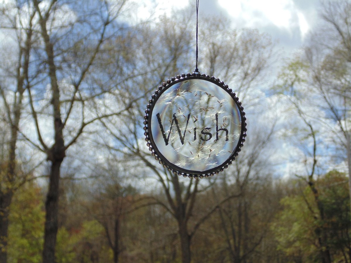 stndglass's tweet image. Wish suncatcher dandelion seed heads, terrarium stained glass pressed flower art, nature decoration tuppu.net/76433e26 #DesignsStainedGlass #Etsy #suncatcher #DandelionInGlass