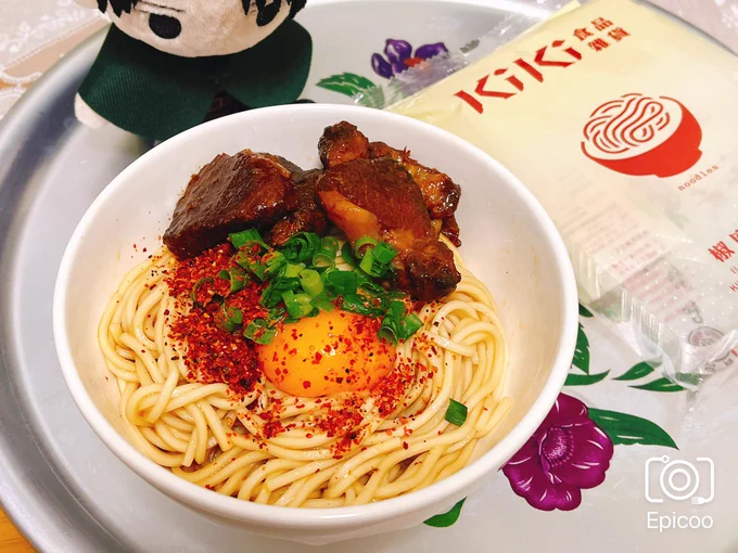Kiki麺食べてみたんですよ  シンプルに食べた「葱油麺」は冷麦のまぜそばのようで(良い意味)ふつうに美味しい位だったんだけど、、具材を足した「花椒チリー」また買ってもいいなって位のウマーでしたわ。麺は同じなのになー!