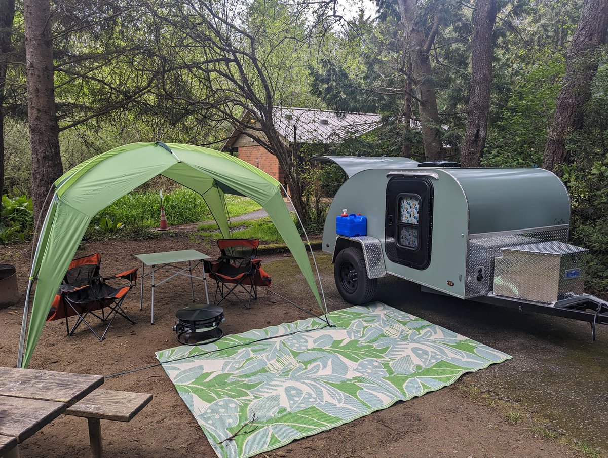 ColoTeardrops's tweet photo. This gorgeous little green Basedrop teardrop was out for a quick spring trip in the PNW. Thanks Melissa L.!
.
.
.
#campbetter #mycoteardrop #adventure #offroadtrailer #teardropcamping #teardroptrailer #teardropcamper #builttolast #madeinusa  #teardroplife #traveltrailer #camping https://t.co/JfcBBuirHj