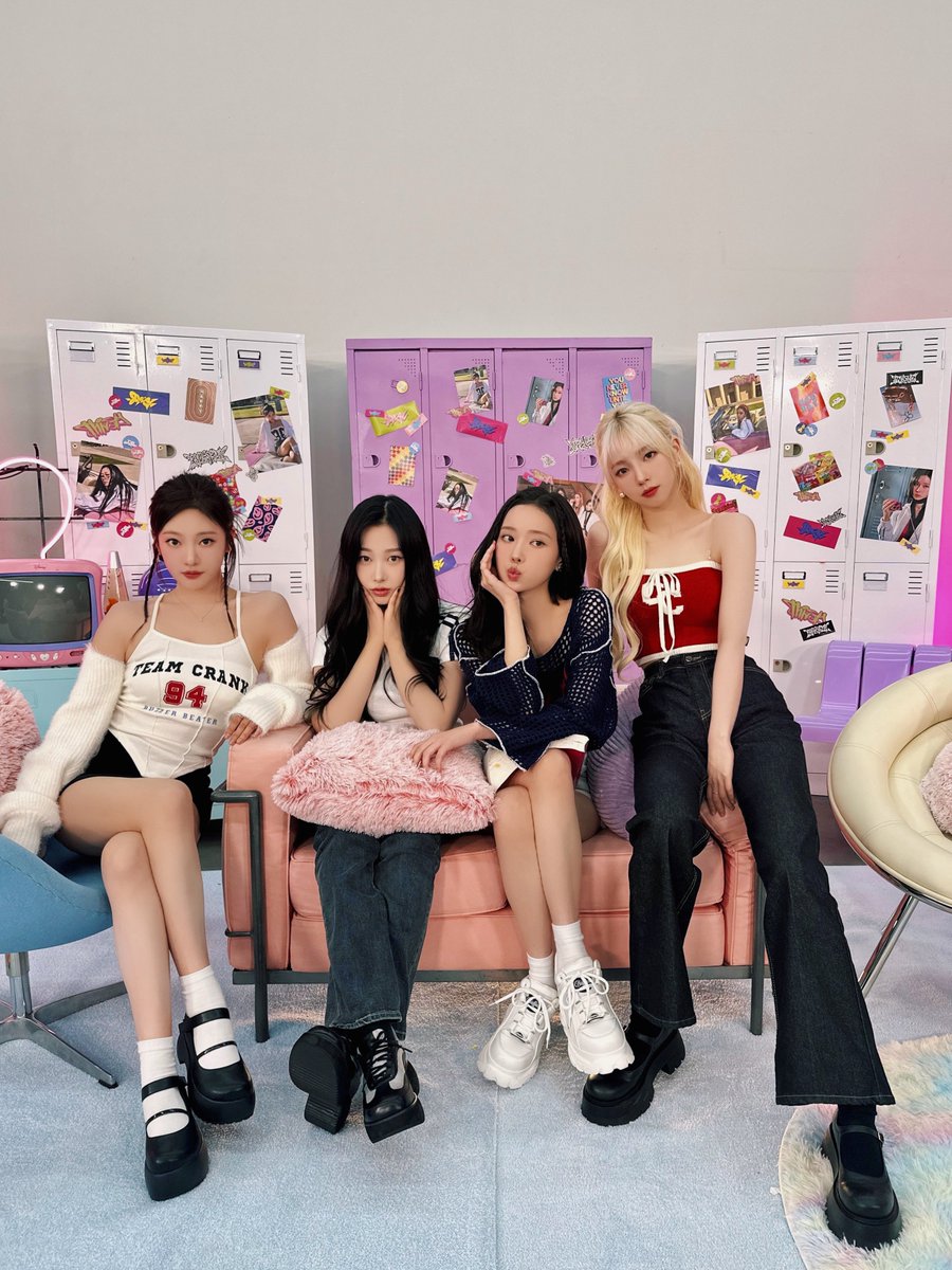 aespa_official's tweet image. Whose love letter is this?! 🤔💭

aespa’s Spicy Love Letter 
💌 youtu.be/Iec3Sa8PC8s

#aespa #æspa #에스파 
#MYWORLD #aespa_MYWORLD 
#Spicy #aespa_Spicy #SpicyLoveLetter