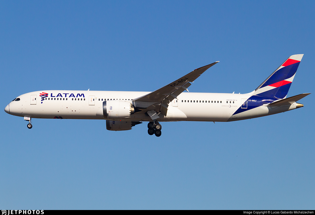 Vinamralongani's tweet image. As @airindia prepares to rebrand and reveal a brand new livery (given the chatter around the rebrand, I bet most including #AvGeek's and #aviation enthusiasts globally cannot wait to see it), will it follow the recent trend of simplified, euro white liveries ?
This design has…