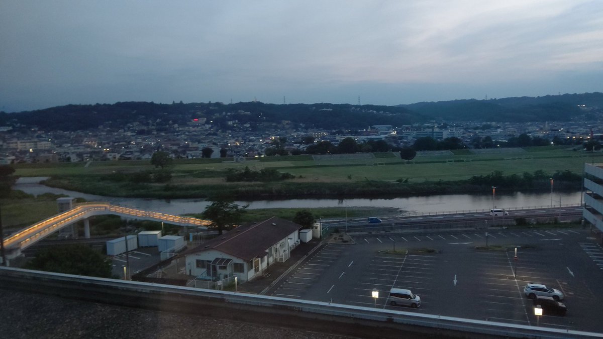 入院5日目。
やっと外の景色を見られるようになった。
皆さんのケアがありがたい。