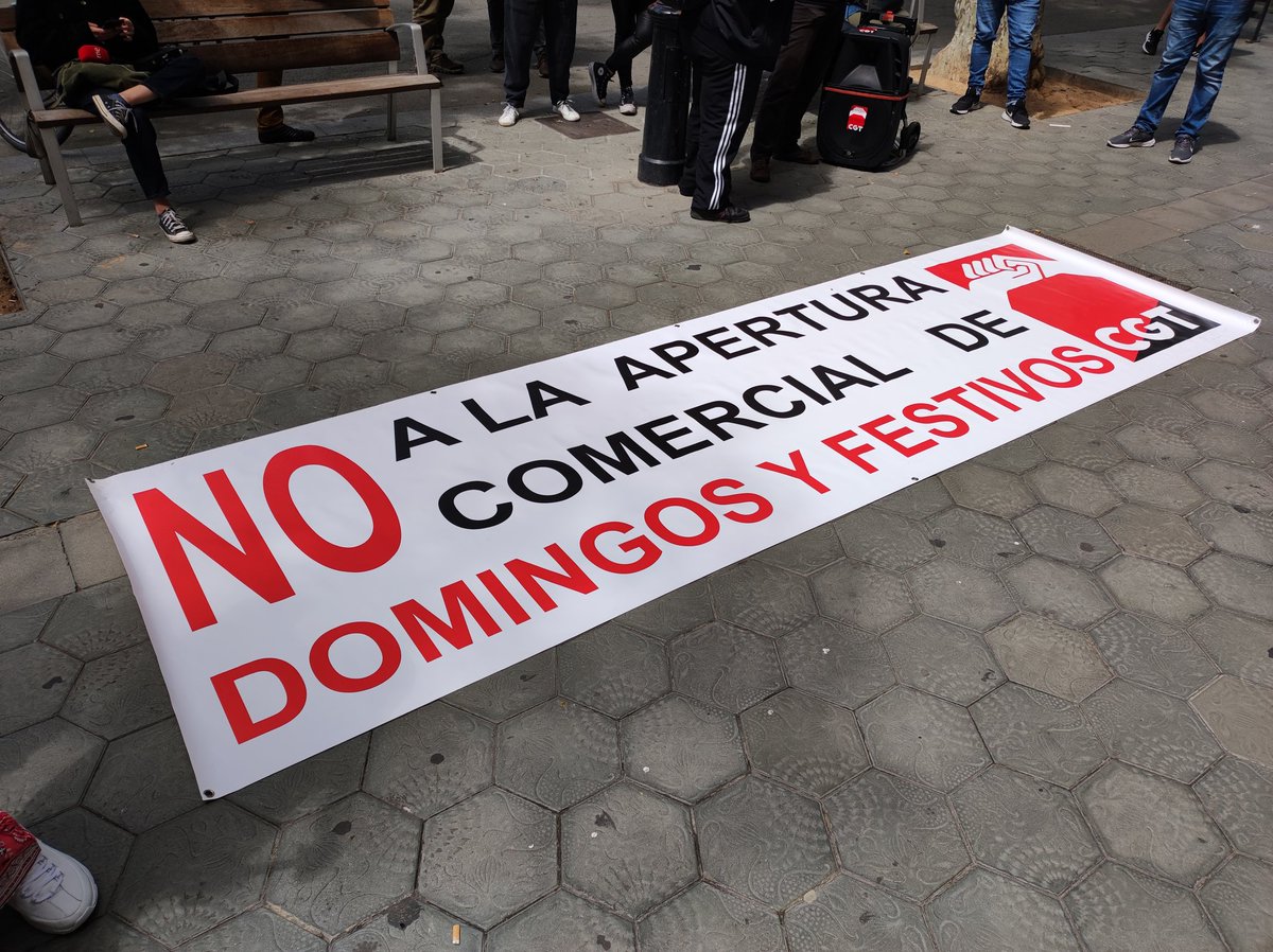 antroperplejo's tweet photo. El @xaviertrias i el @jaumecollboni ja sabem el que pensen sobre l'apertura comercial de diumenges i festius i la seva relació amb la #turistificació de #Barcelona. Però, i @bcnencomu @ERCbcn @ernestmaragall @bashachanguerra @CUPBarcelona? Fareu cosa, esperem 🔴👇 https://t.co/cnA096OHkk