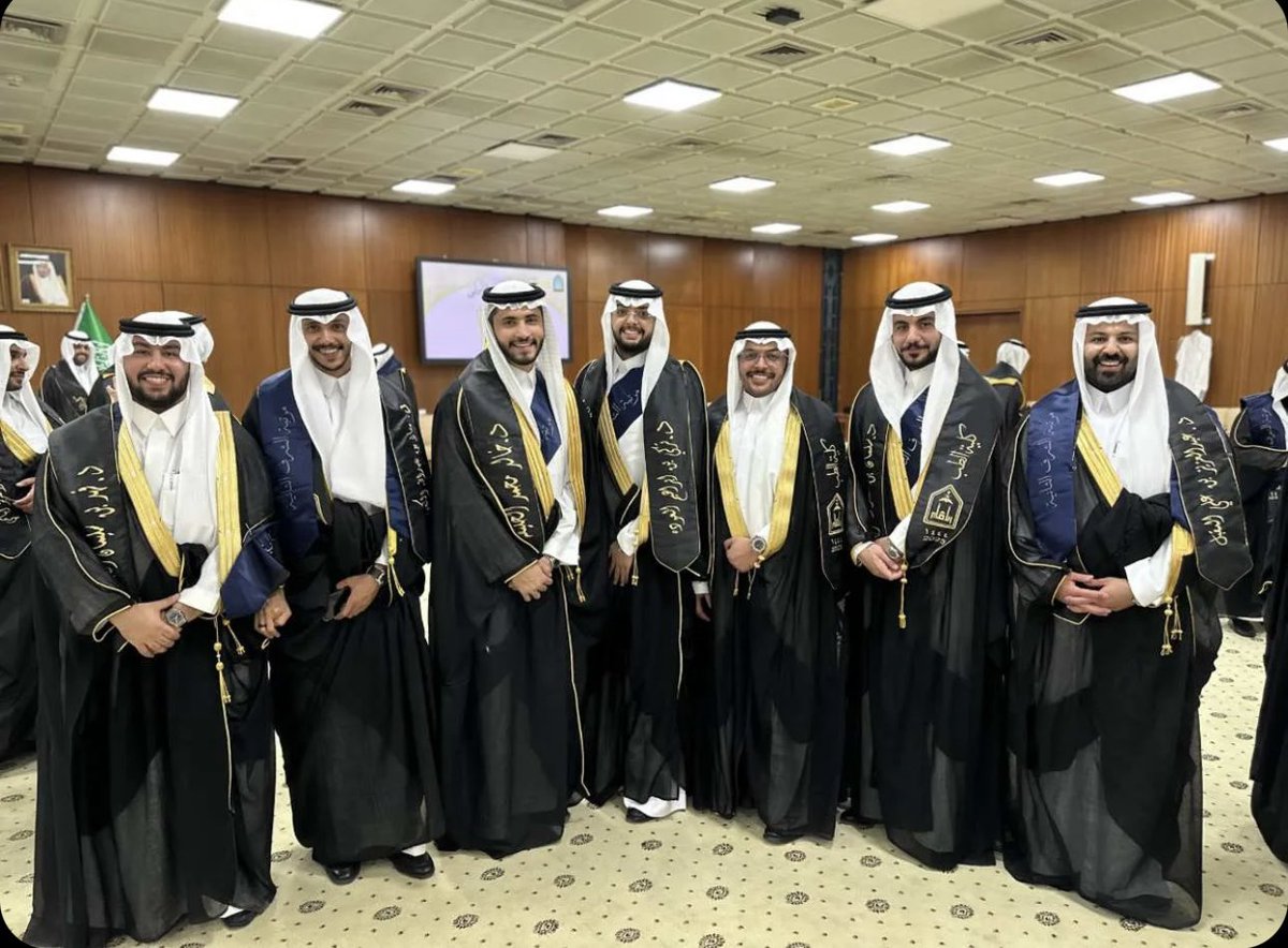 SAbuhaimad's tweet photo. بفضل الله ومنته أنهينا مسيرة ٨ سنوات 
طريق مليئ بالصعاب والثمرات فاللهم لك الحمد🤍. 

٢٠/٠٥/٢٠٢٣ 🩺🎓. 
اللهم لك الحمد حتى ترضى ولك الحمد اذا رضيت ولك الحمد بعد الرضى ولك الحمد على كل حال🤍. https://t.co/K7w2DtD1v6