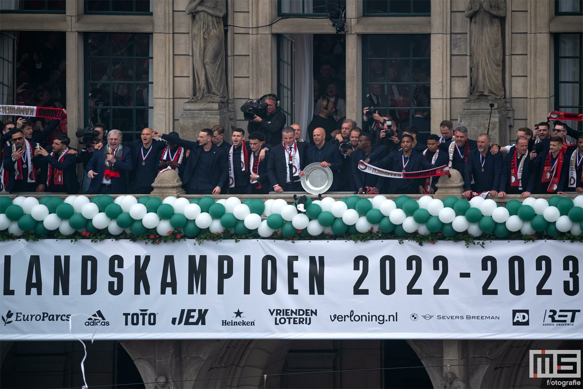 010byday's tweet photo. Vandaag een week na het landskampioenschap van Feyenoord en wat is er dan beter om nu een #canvas van het #huldiging in huis te halen?
Bekijk nu de Feyenoord De Kuip foto's via https://t.co/Zd9CAl79XD. Wij verzenden gratis in 18 landen in #Europa #emmFEY #matchday #coolsingel https://t.co/zrHqYb0Knu