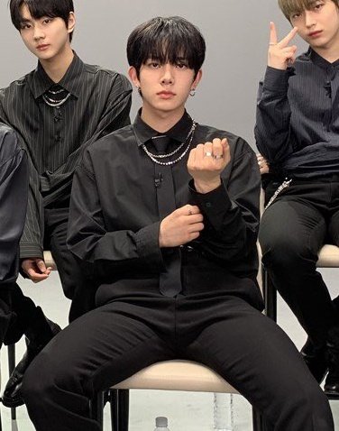 peachyniellie's tweet image. i suppose heeseung would know