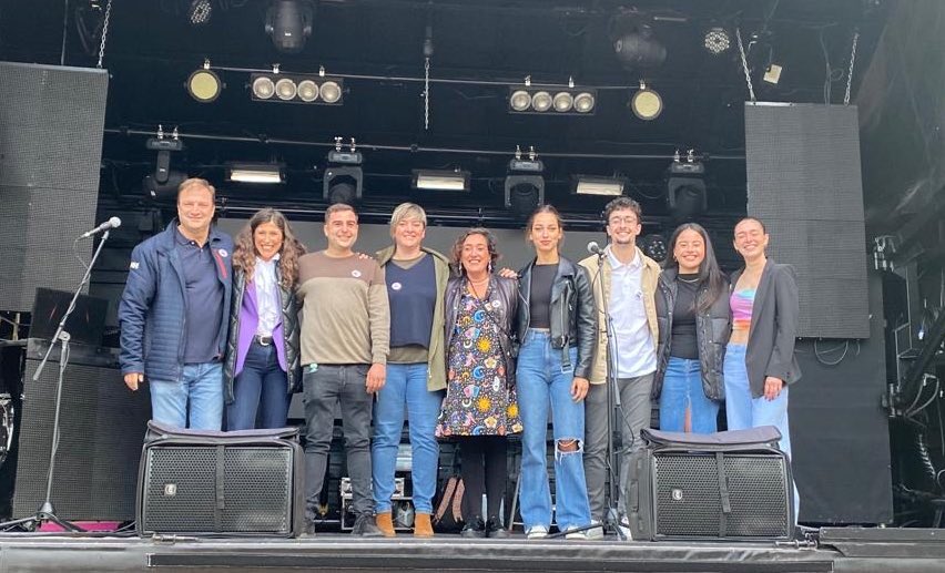 PorLardero's tweet photo. ¡En la recta final! Y nuestro equipo con mucha ilusión y ganas.
Por el talento joven y la veteranía.
Si quieres un cambio, no te olvides de votar el 28 de Mayo a @evags31 a @por_larioja 

#porlardero #porlarioja #yomequedoenlardero #28M https://t.co/ExZDZX6lXi