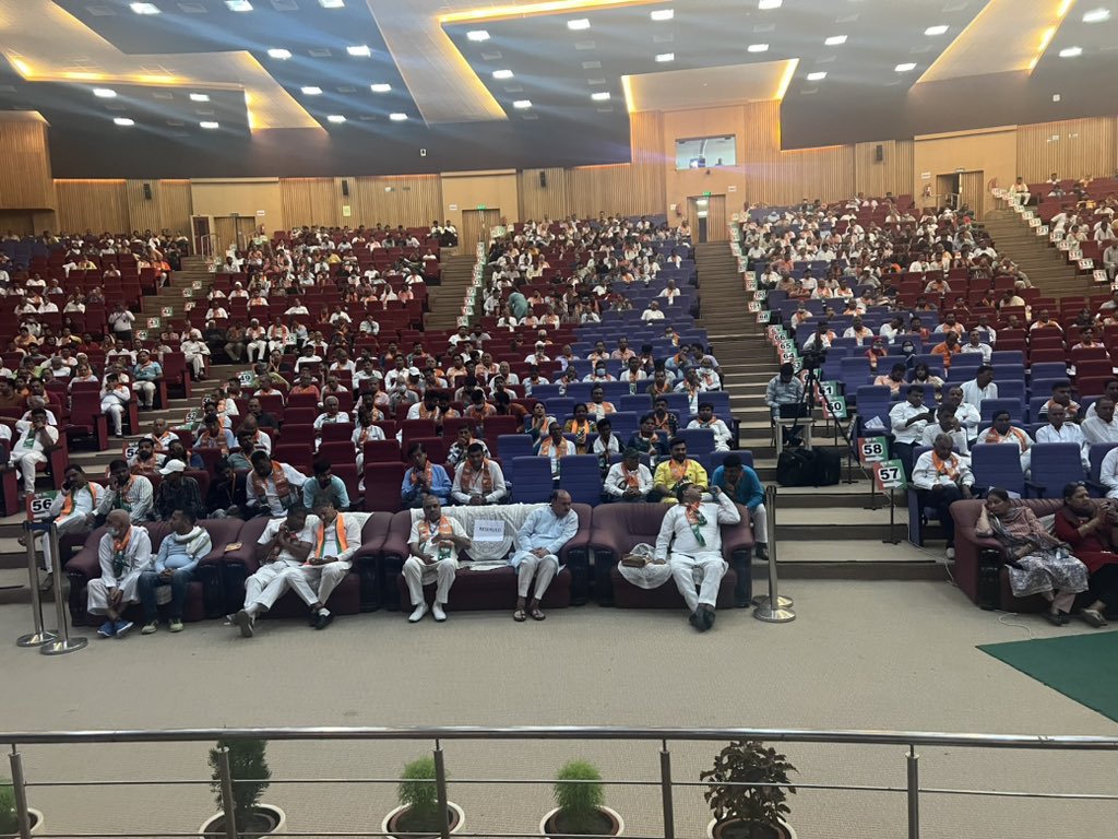CaptAbhimanyu's tweet photo. आज हिसार में पन्ना प्रमुख सम्मेलन में सम्मिलित हुआ तथा वहाँ उपस्थित सभी पन्ना प्रमुखों को संबोधित किया और सभी से पार्टी के व श्री @narendramodi जी की सरकार के 9 वर्ष पूर्ण होने पर सरकार के कार्यों को और अधिक जन-जन तक ले जाने की अपील की। https://t.co/Gy8Xk9D91c