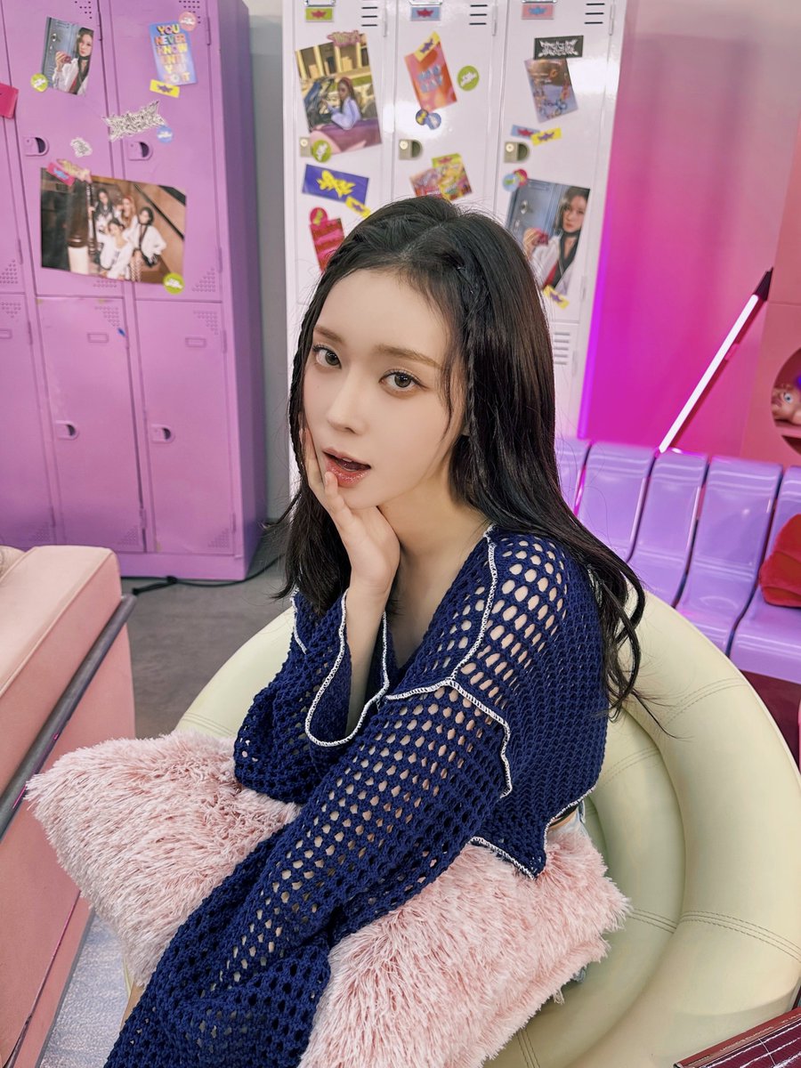 aespa_official's tweet photo. Whose love letter is this?! 🤔💭

aespa’s Spicy Love Letter 
💌 https://t.co/3bylhmFPrz

#aespa #æspa #에스파 
#MYWORLD #aespa_MYWORLD 
#Spicy #aespa_Spicy #SpicyLoveLetter https://t.co/8ZkAdtMxn2