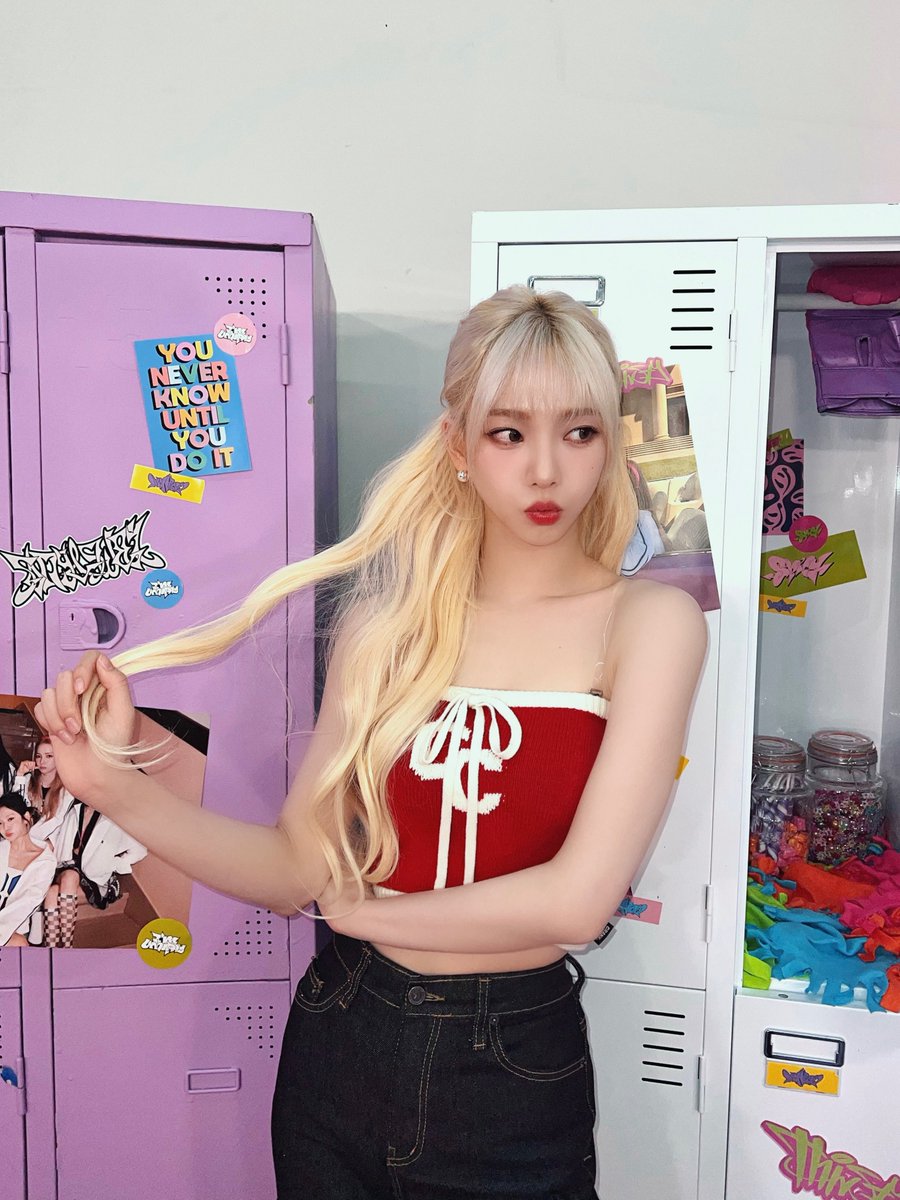 aespa_official's tweet photo. Whose love letter is this?! 🤔💭

aespa’s Spicy Love Letter 
💌 https://t.co/3bylhmFPrz

#aespa #æspa #에스파 
#MYWORLD #aespa_MYWORLD 
#Spicy #aespa_Spicy #SpicyLoveLetter https://t.co/8ZkAdtMxn2
