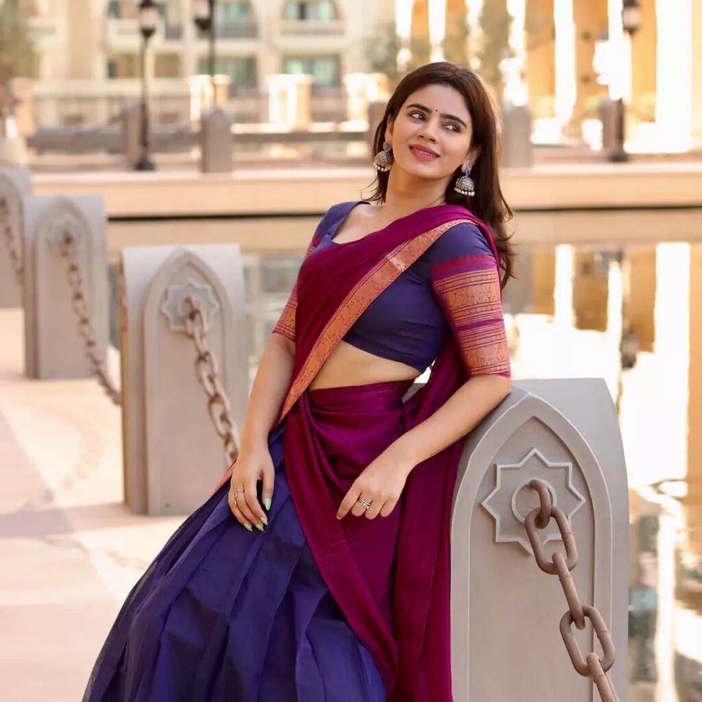 RealFirstBuzz's tweet photo. Perfect pose🤭💜
Follow @RealFirstBuzz for more such content.
#RealFirstBuzz #FirstBuzz
LIKE❤️, COMMENT 💭, SHARE💫, SAVE🏷️ My Post ✉️
.
.
.
.
.
#soundariyananjundan #saree #sareelove #fashion #instagram #lifestyle #instagood #sareesofinstagram #ethn… https://t.co/hk7jcyzzOt https://t.co/2LBYHAjvJC