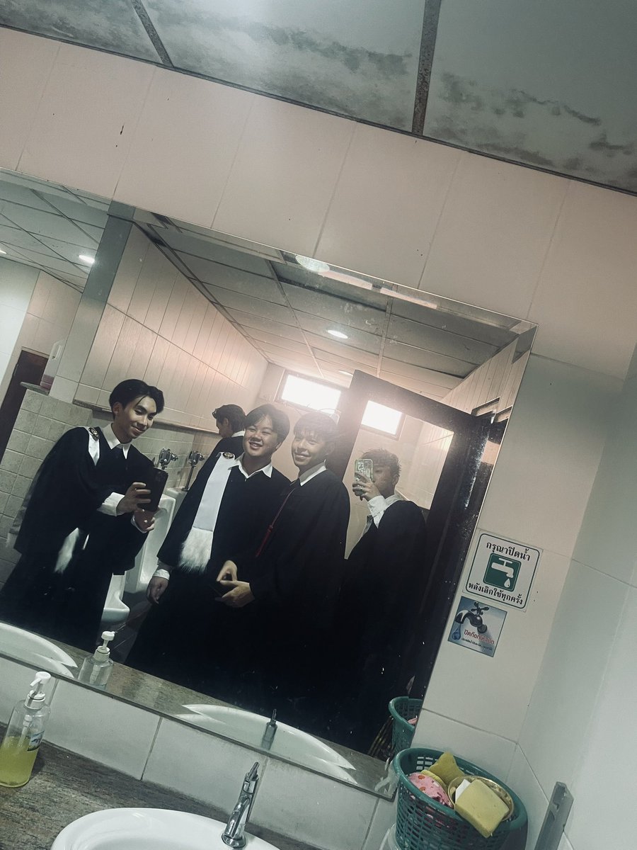 nongderrr's tweet photo. แล้วพี่ถ่ายไม่รอเพื่อนเลย 555555555555 https://t.co/1mpKrquvLM