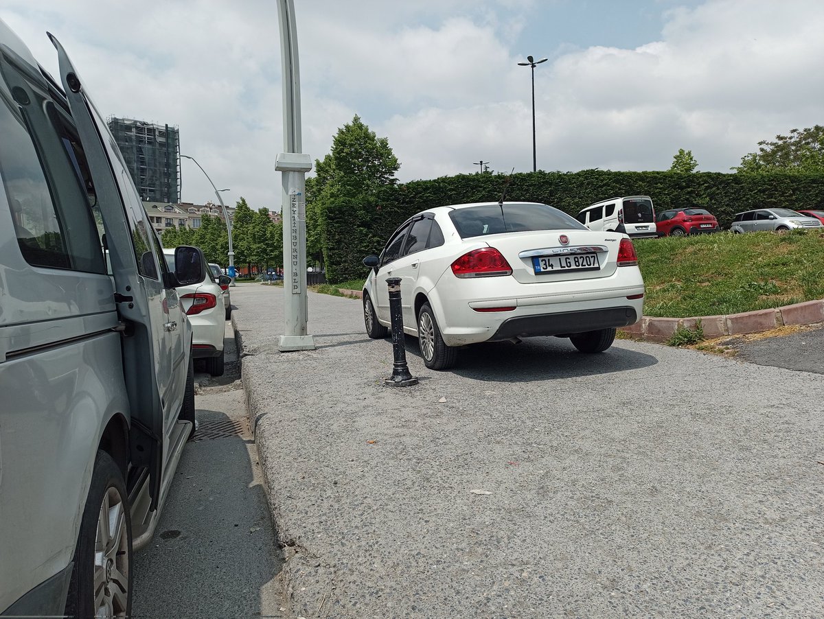 unal76's tweet photo. #34LG8207 özellikle direğin yanına park etmiş, tekerlekli sandalye ile geçemeyelim diye
21.05.2023 12:35
#EngelHerYerde #Kaldırımİşgali #DünyaEngellilerGünü #Farkındalık #Empati #EngellilerHaftası #EğitimŞart #BendenSöylemesi #BurasıTürkiye #AbdullahÜnal #unal76 https://t.co/qtv080SBAs