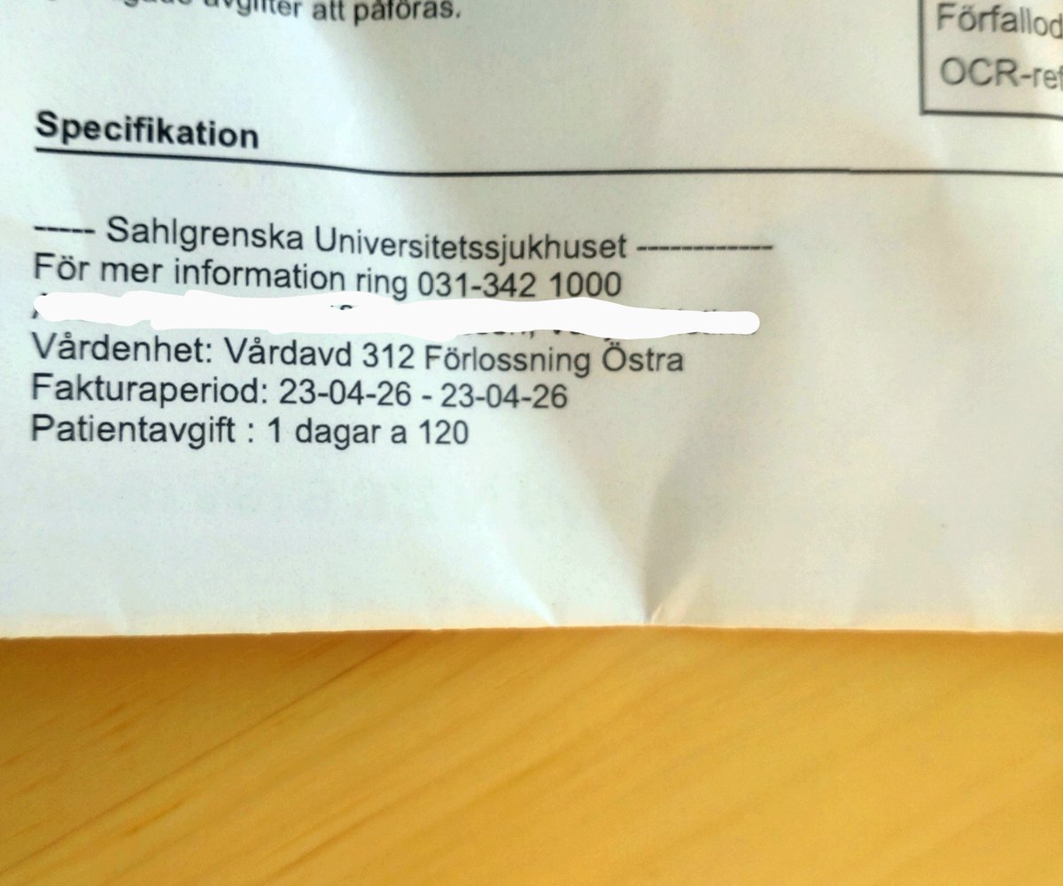 Fick räkning från förlossningen. Det kostar 120 kronor att föda barn i Sverige. Tror mackorna vi åt kostade mer än det.  I usa är tydligen snittpriset 18000 dollar för oförsäkrade och 2800 för de med försäkring.