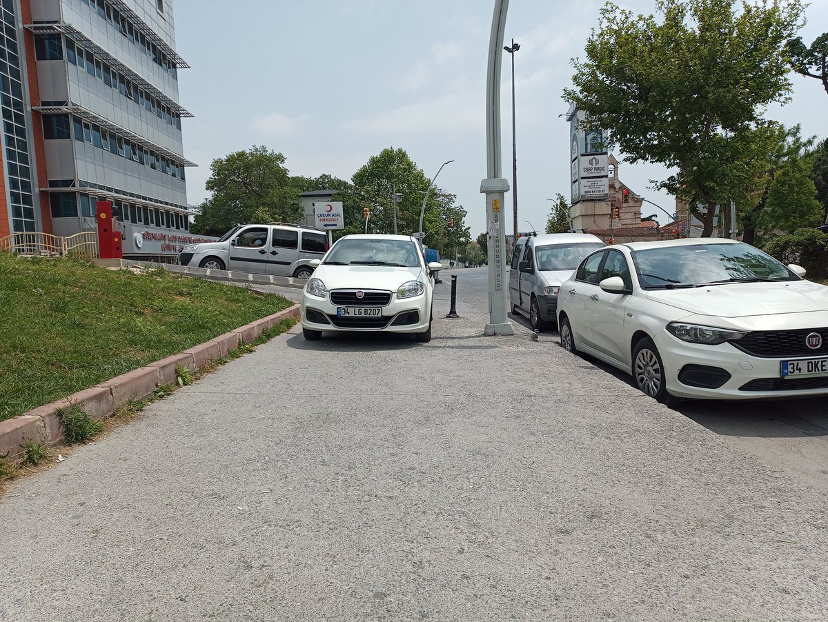 unal76's tweet photo. #34LG8207 özellikle direğin yanına park etmiş, tekerlekli sandalye ile geçemeyelim diye
21.05.2023 12:35
#EngelHerYerde #Kaldırımİşgali #DünyaEngellilerGünü #Farkındalık #Empati #EngellilerHaftası #EğitimŞart #BendenSöylemesi #BurasıTürkiye #AbdullahÜnal #unal76 https://t.co/qtv080SBAs