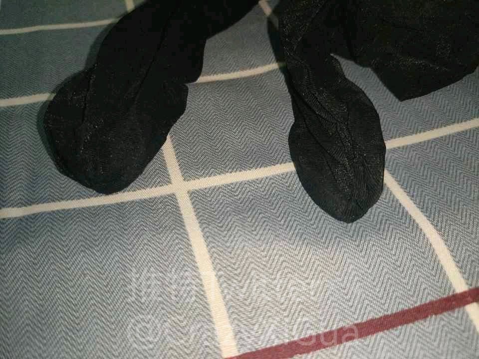 原味黑丝细节图，费用不高，有需要的请私信获取方式！先到先得！#原味 #原味丝袜 #黑丝 #更衣室 https://t.co/Kj15AVcTUe