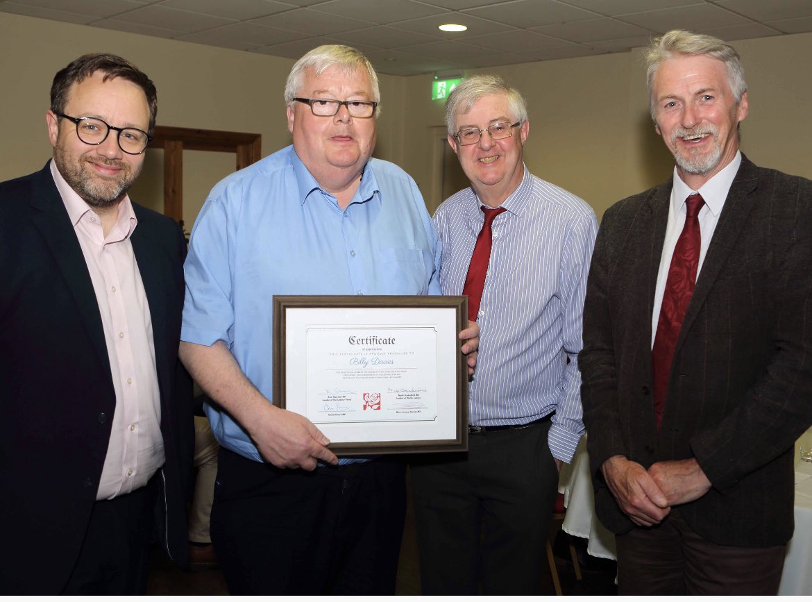 Delighted to welcome <a href="/MarkDrakeford/">Mark Drakeford 🏴󠁧󠁢󠁷󠁬󠁳󠁿</a> to Cefn Cribwr with @huw4ogmore for the Ogmore Labour Party annual dinner on Friday. 
An inspiring speech on a Labour case for the UK and the need for a <a href="/UKLabour/">The Labour Party</a> Government. 
Huge thanks to Mark and everyone who supported.