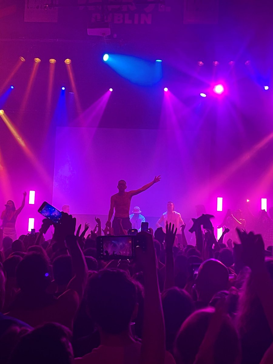 Gig dheireanach <a href="/MangoXMathMan/">Mango X MathMan</a> aréir in Vicar Street. A leithéid de chríoch! 👏