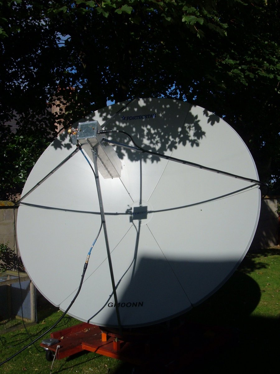 Gm0Onn's tweet photo. @g4cch 18 years ago after doing some sun noise measurements on my 2.4 m dish. Even on a full moon at night the feed shadow was similar. The dish was fully mobile in my garden to clear obstruction in various headings https://t.co/TEApWPkdjs