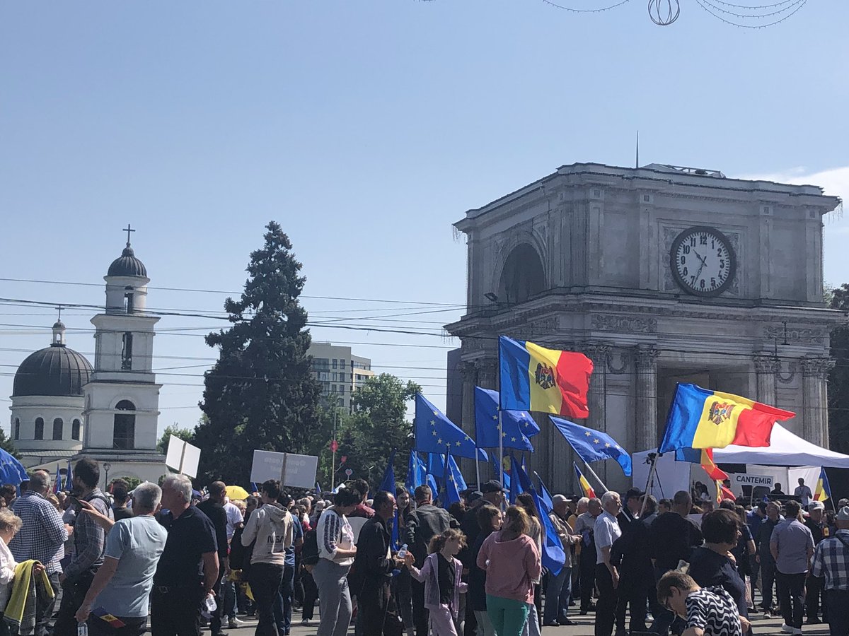Bravo à la Présidente <a href="/sandumaiamd/">Maia Sandu</a> et au peuple #moldave pour la célébration #européenne inspirante plus tôt aujourd’hui! Vous n’êtes pas seuls. Vous appartenez à l’#Europe, mais aussi plus largement au groupe des nations  #démocratiques.