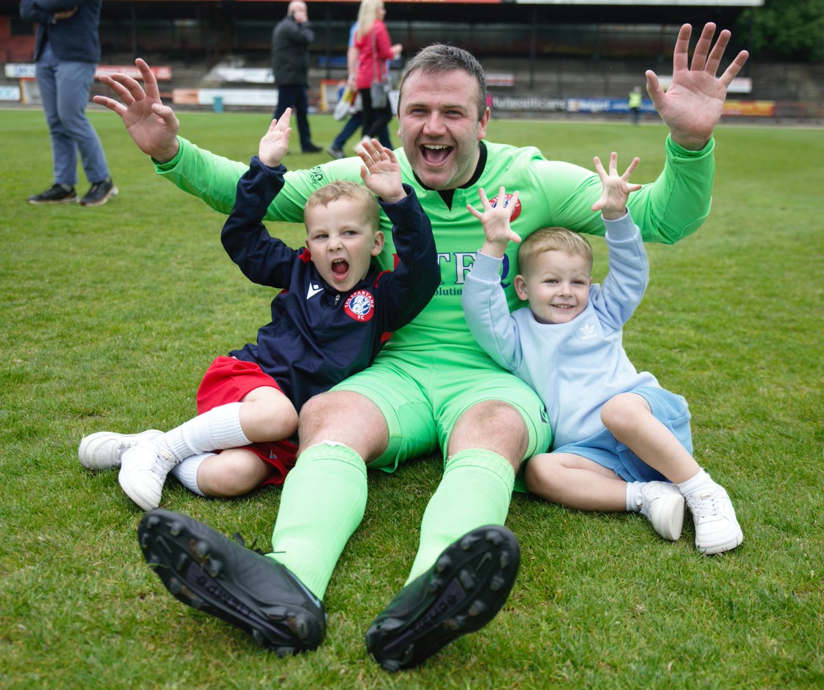 🎶 Super <a href="/BlairCarswell1/">Blair Carswell</a> in goals. And I like it, I like it, I like it, I li-li-like it, li-li-li, here we go, Super Blair Carswell in goals. 🎶