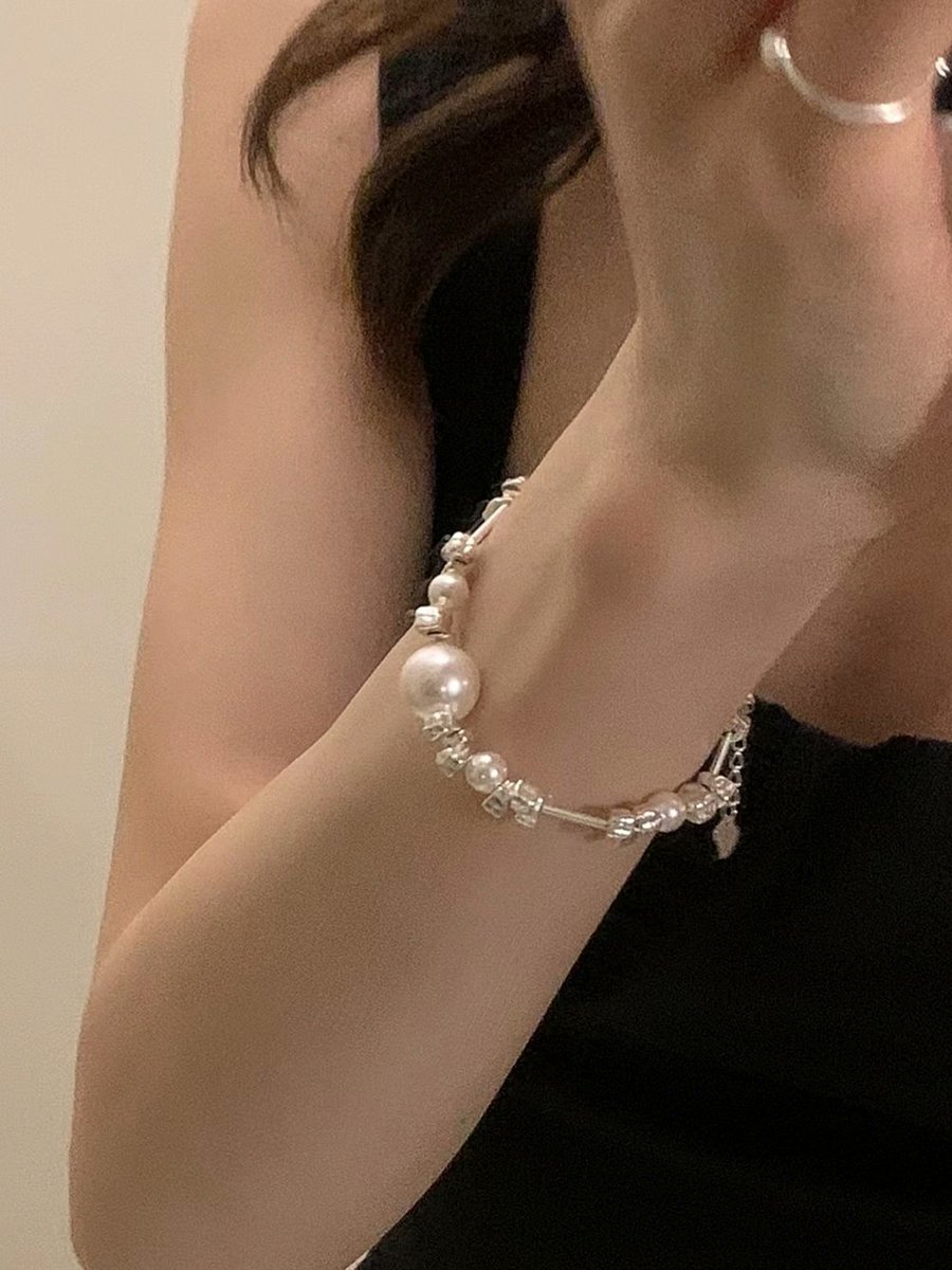 BextiyarCom's tweet image. Crushed silver pearl bracelet! Minimalist ins style ~ really pokes me!!! Irregular little silver bracelet with freshwater pearls ~ really got a hold of it!#手链