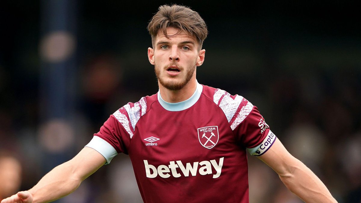 CallumWHU_'s tweet photo. ONE MORE YEAR, ONE MORE YEAR DECLAN RICE ❤️⚒️ https://t.co/lvSgU4fTB0