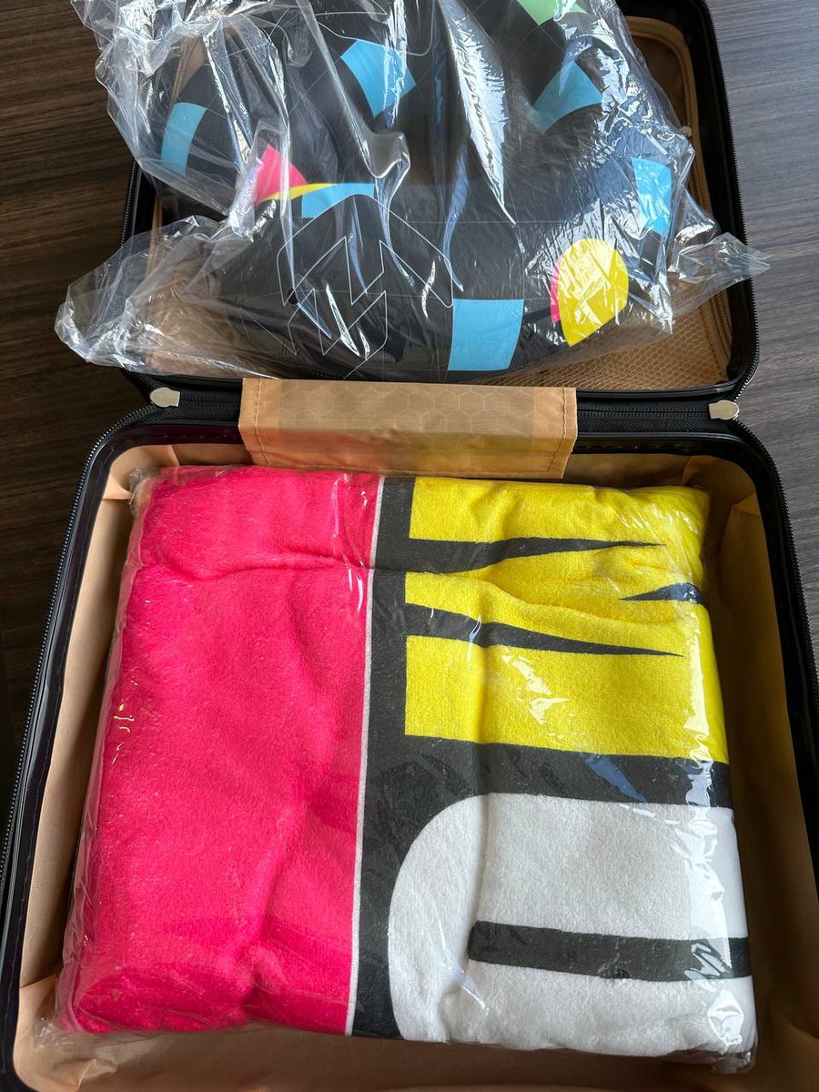 TheSussexTrader's tweet photo. So celebrate mother’s day and women in the #crypto and #web3 space.

My partners at #bitget have put together these cool bits of merch! 

@RealCryptoJamie you need to send me one and some extras to giveaway!!! 

#womeninweb3 #cryptomums #Crypto https://t.co/dMVbu6PLo8