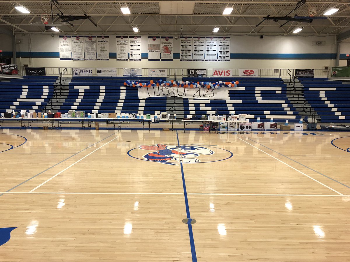 crmcbrayer's tweet photo. The @Hillcrest_SPS Project Graduation was a huge success! Thank you to all the parent volunteers, Doling staff, and students for making this such a great event! And a special thanks to Stacy Huett for going above and beyond for these student. #BeHillcrest https://t.co/Jncu6fZCYX