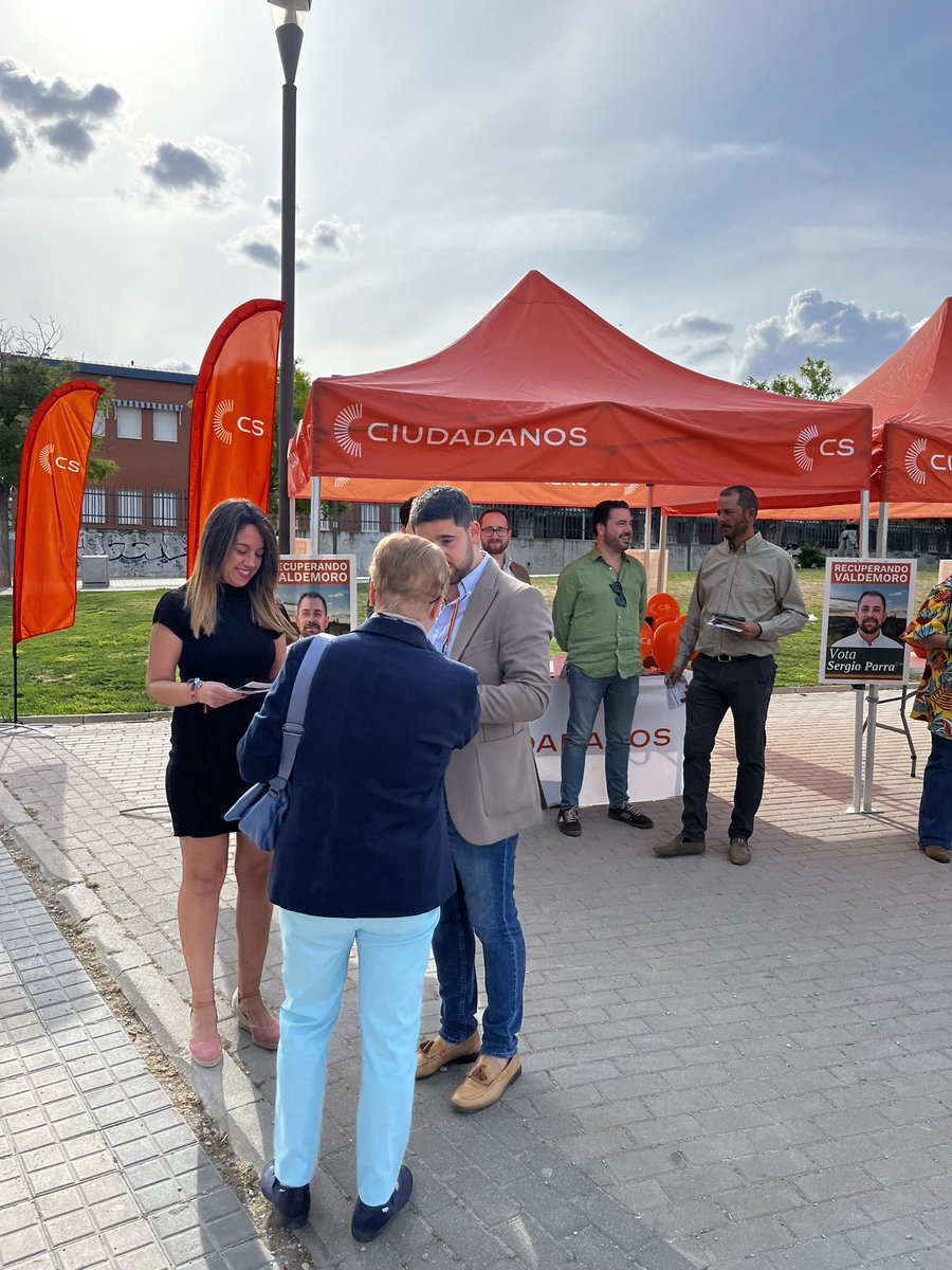 Hoy hemos seguido dando a conocer los logros de <a href="/SergioParra85/">Sergio Parra</a> y todas las propuestas de su equipo para seguir #RecuperandoValdemoro.

Especialmente todas aquellas mejoras que proponemos para hacer de #Valdemoro una gran ciudad con futuro para las familias y los jóvenes.