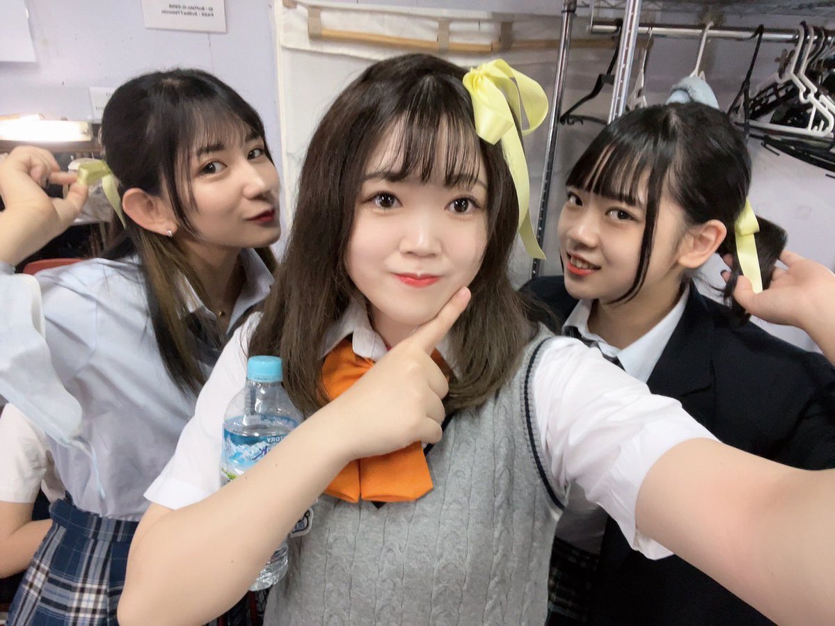 ao_Highball_kp's tweet photo. 大大大好きな葵さんのラストライブ。
みんなでチェキ撮れて
ほんと素敵な思い出になりました😊
優しくしてくれた葵さん、黄色振ってくれた優しいファンの方々、フルサイズでヒカキラやらせてくれた運営さん、全ての方に心から感謝します☺️💙
ありがとうございました！！！ https://t.co/tGwb39y7RV