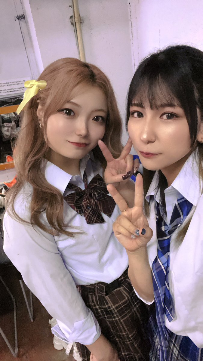 ao_Highball_kp's tweet photo. 大大大好きな葵さんのラストライブ。
みんなでチェキ撮れて
ほんと素敵な思い出になりました😊
優しくしてくれた葵さん、黄色振ってくれた優しいファンの方々、フルサイズでヒカキラやらせてくれた運営さん、全ての方に心から感謝します☺️💙
ありがとうございました！！！ https://t.co/tGwb39y7RV