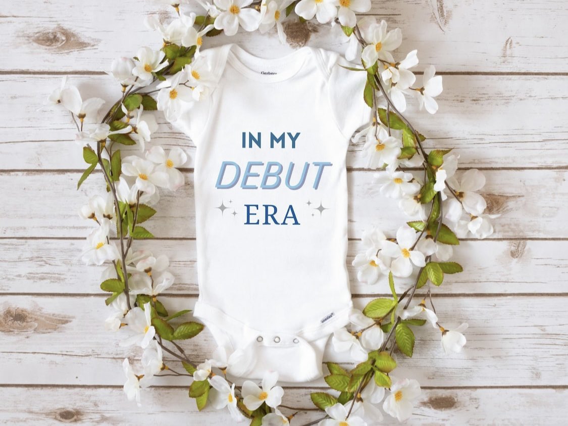 FairisleEroda's tweet photo. In honor of Taylor at Gillette this weekend I bought my first merch! #twittersawitfirst https://t.co/7cE1yrI8lo