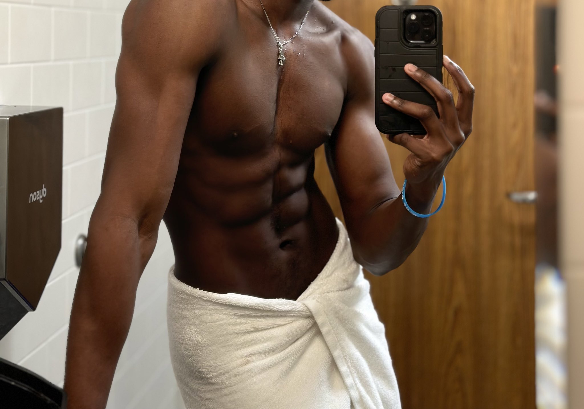 AlwaysFits (InchingIn) / Twitter