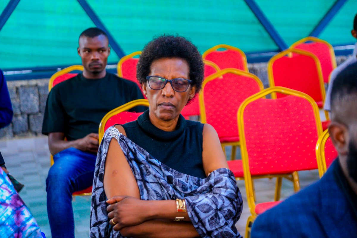 rukundoeric01's tweet photo. Bamwe mu babyeyi barokotse jenoside yakorewe Abatutsi muri Mata 1994, badusangije muri macye inzira y'inzitane banyuze mo 😭💔,basoza badusaba kuba abaturage, abana u #Rwanda rwifuza,ko rwose tugomba kwirinda icyatuma u #Bumwe bw'abanyarwanda buza mo agatotsi,kuko ari twe bireba. https://t.co/fj743mpheM