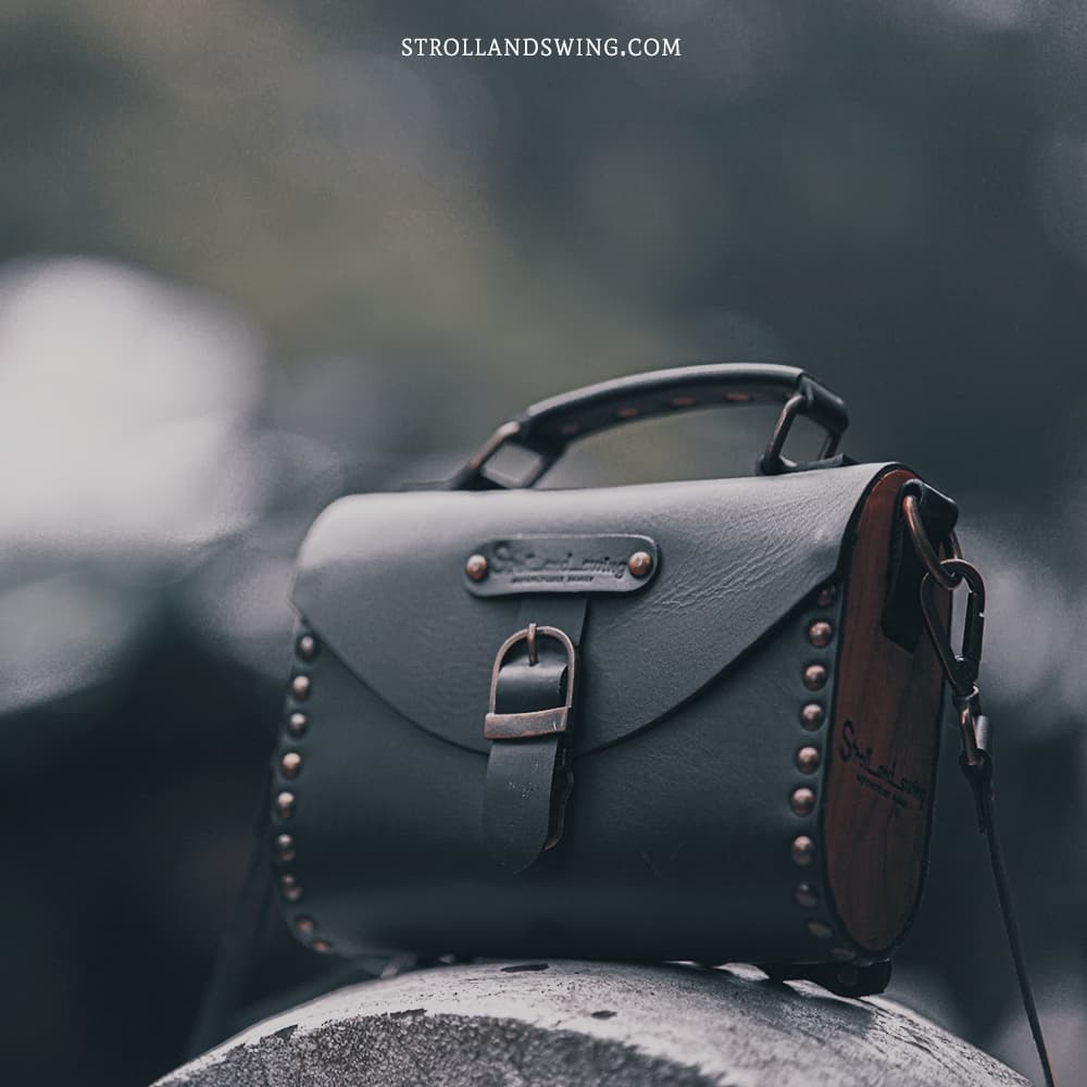 StrollandSwing's tweet photo. Embrace nature's charm and showcase your unique style with this stunning crossbody bag crafted from a perfect blend of wood and fashion-forward design. 

#strollandswing #motocraft #motorcycle https://t.co/VqPlUEGu8v