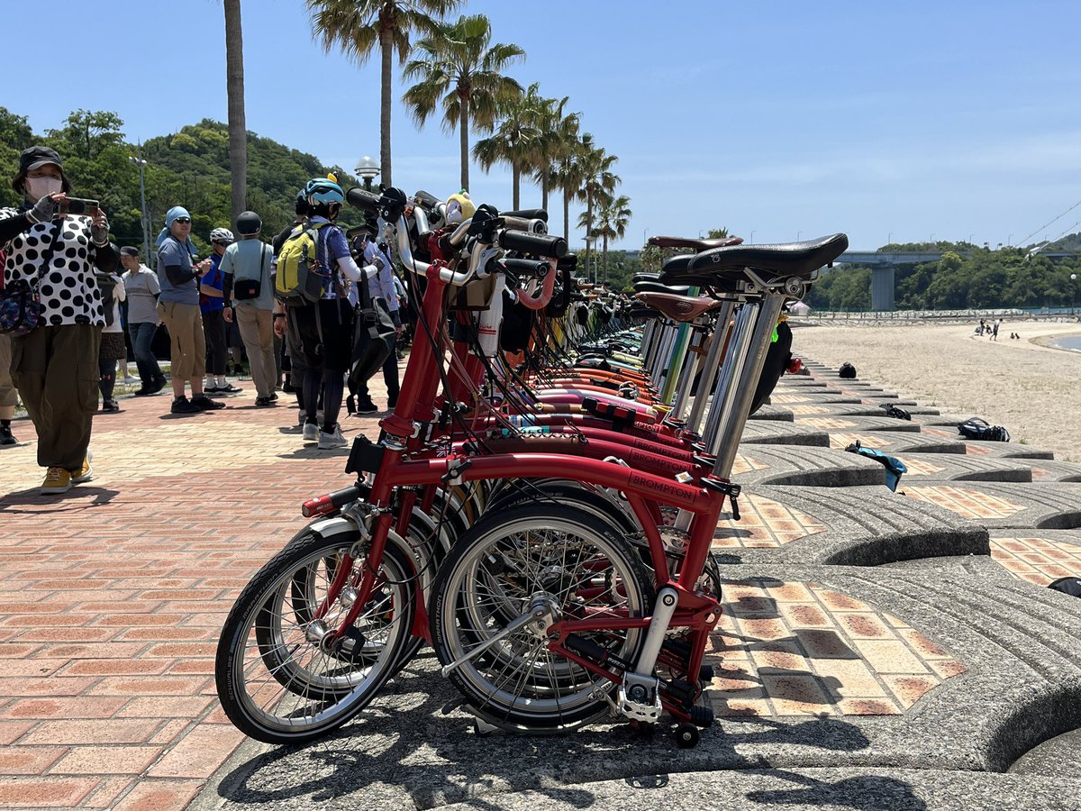 moto_tip_sp's tweet photo. 4年ぶりのブロンプトンラバーズミーティング盛況で、楽しかったです。今は居酒屋こだまでマッタリしながら帰宅途中。新幹線遅れてるのでいつ大阪に着くのだろう。 https://t.co/qbs5sF9ps1